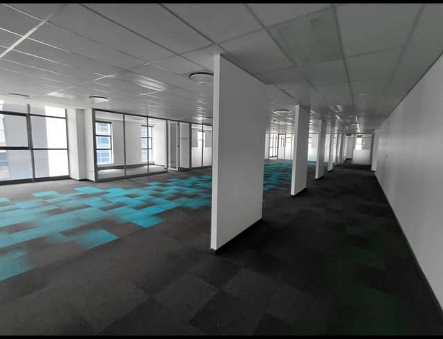 1,005M² OFFICE TO LET IN BRYANSTON